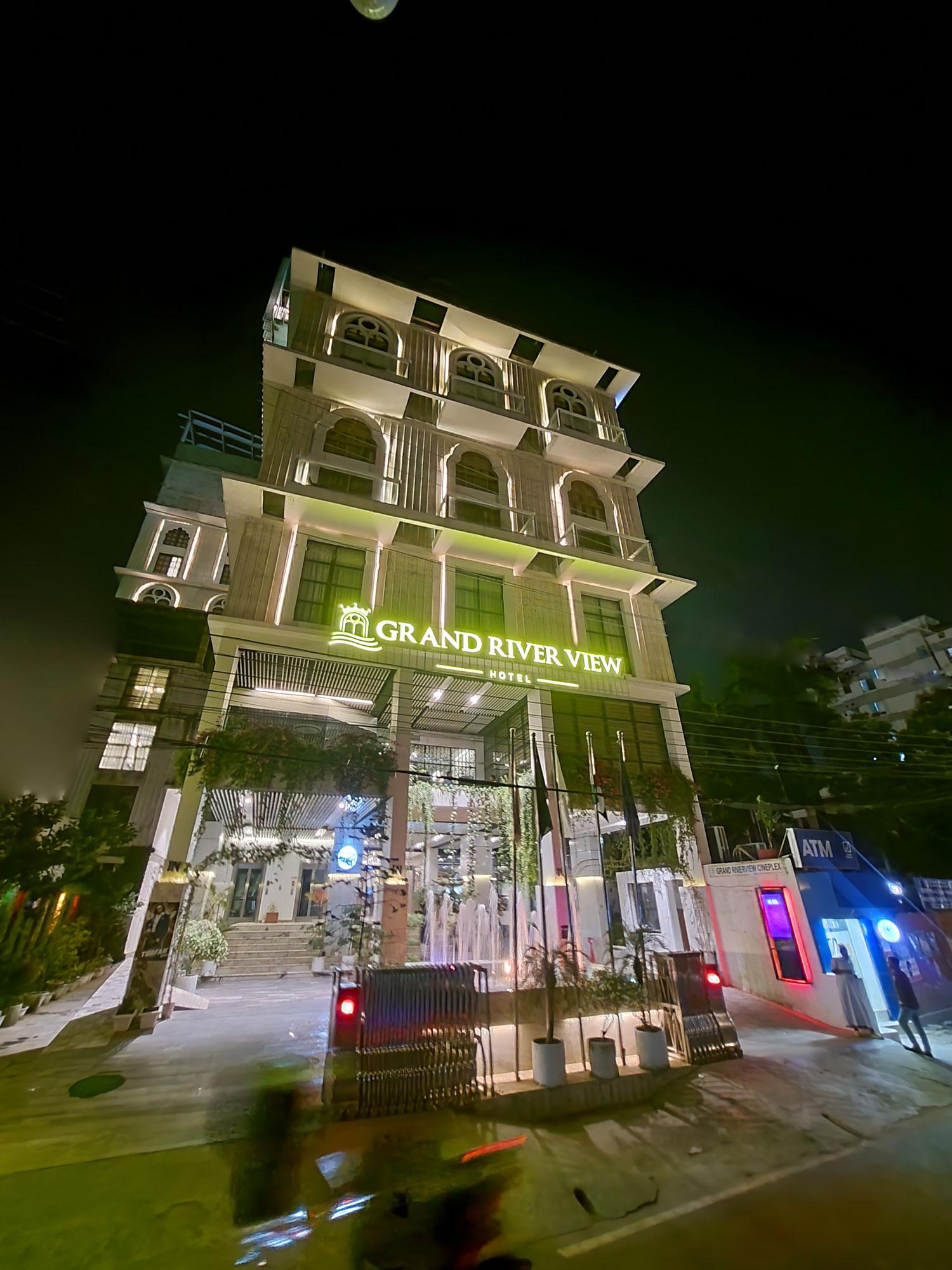 গ্র্যান্ড রিভারভিউ হোটেল