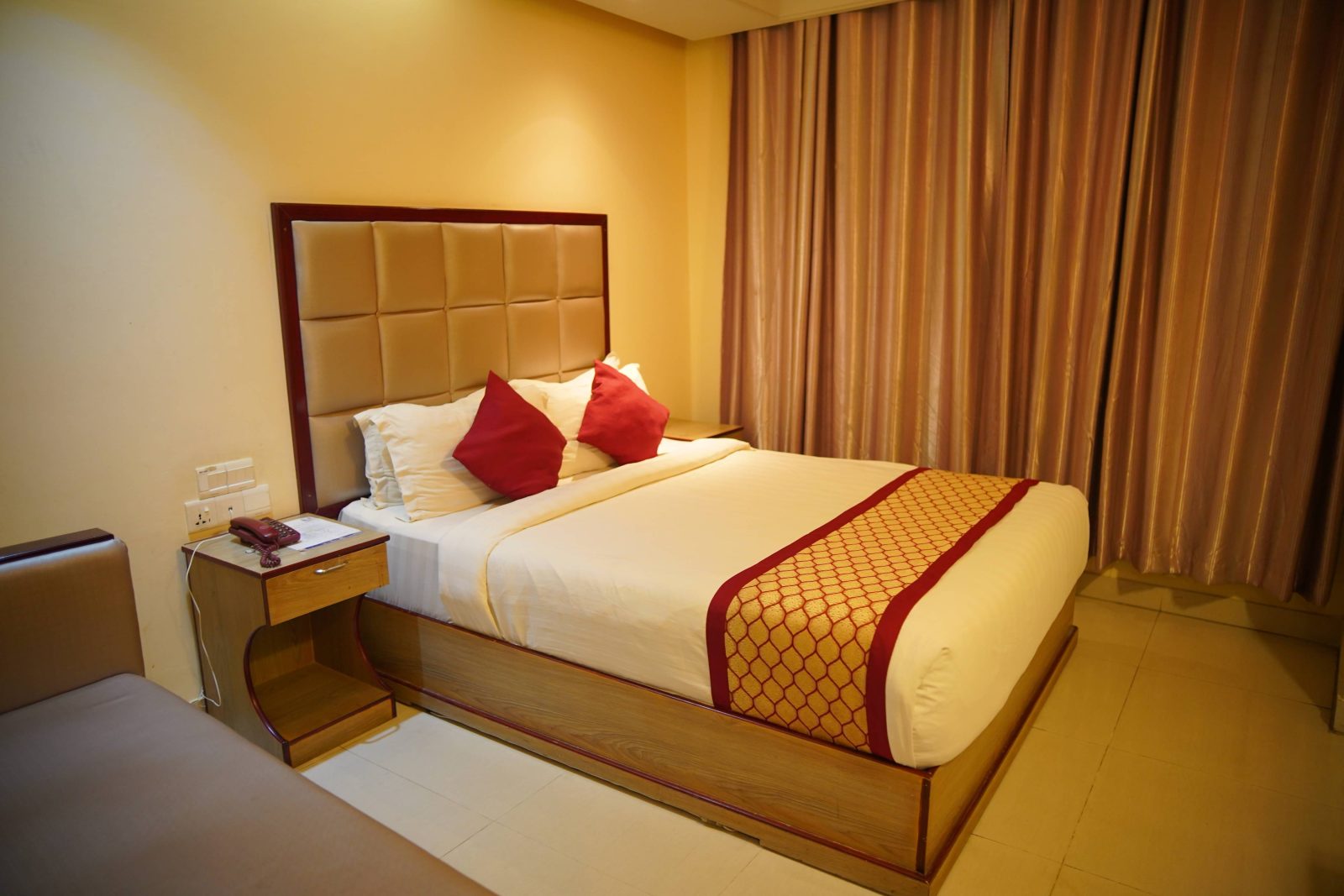 হোটেল মিরা গার্ডেন